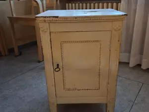 Pieni kaappi