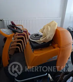Taski Swingo 2500 päältä ajettava yhdistelmäkone