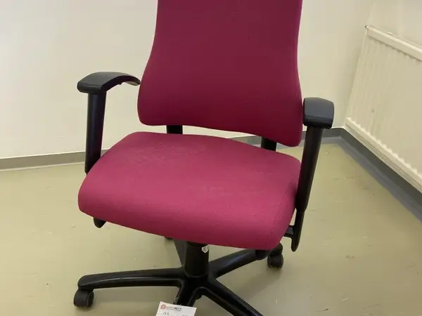 Martela työtuoli (nro 122) tila F2 Yhtymähallinto 017
