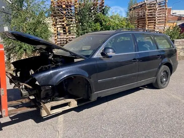 Myydään VARAOSIKSI/PURETTAVAKSI Volkswagen Passat 2004
