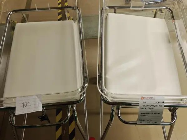Vauvansängyt pyörillä 2kpl (nro 101) tila DP Käytävä