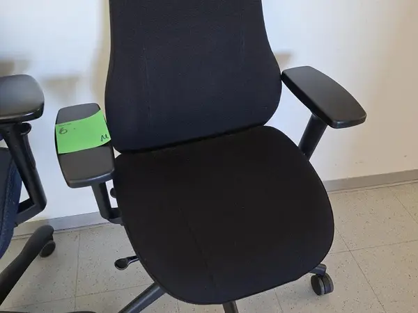 Isku työtuoli musta nro6