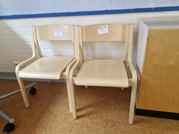 Tuolit 4 kpl (nro 75) tila 1. Huone 9