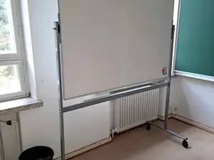 Valkotaulu pyörillä