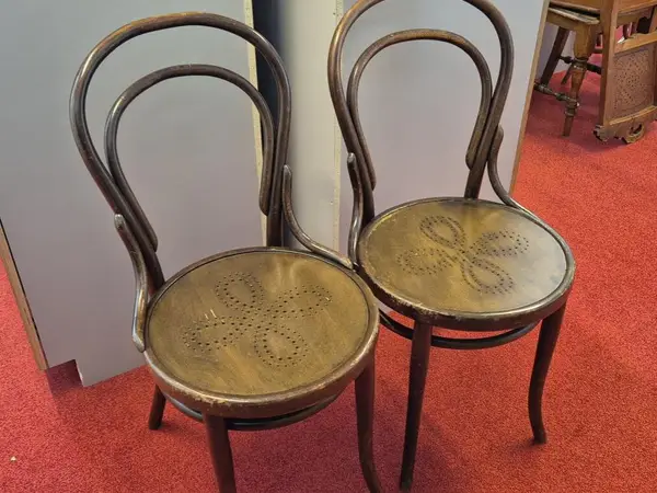 Thonet wieniläistuolit 2kpl (nro 377.) erä 5