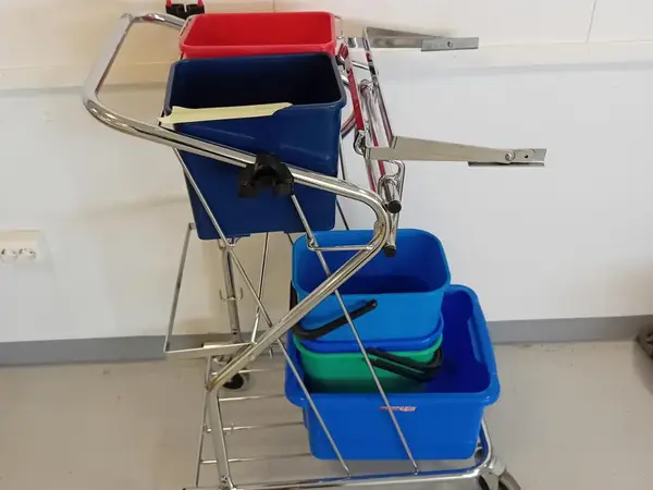 Pieni siivousvaunu