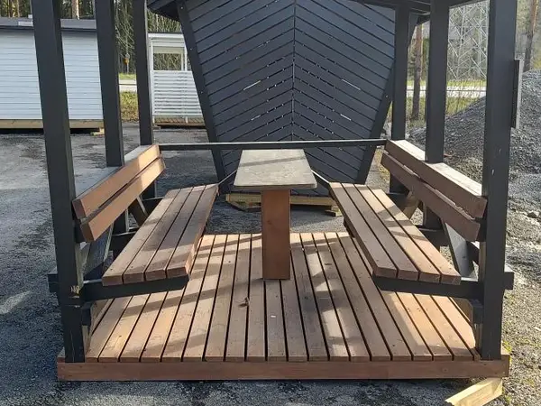 Tyylikäs huvimaja