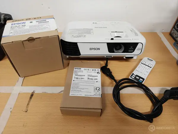 Epson EB-W31 videotykki + varalamppu (nro 32.)