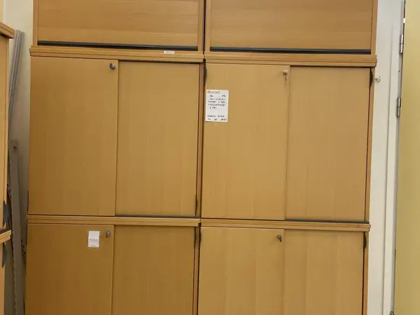 ISKU liukuovikaappi + rulokaappi 2kpl (nro 186) tila E2 Kipupoliklinikka 095