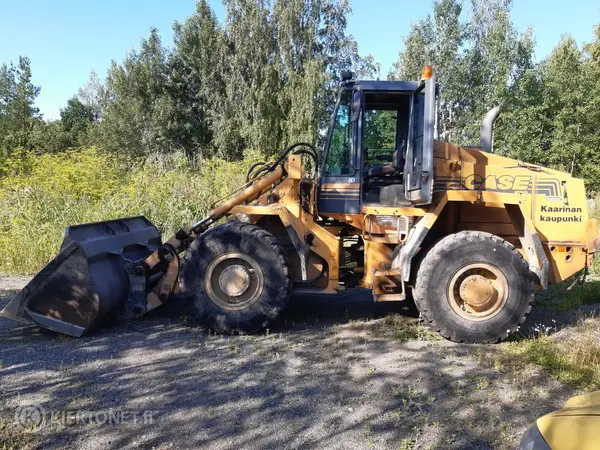 Moottorityökone Case 8.3 ja lisäosat