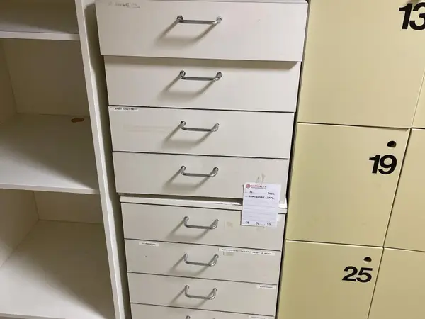 Laatikostot 2 kpl (nro 32) tila F2 Yhtymähallinto 002K