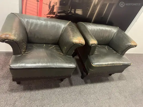 Antiikkiset nahkaiset nojatuolit 2kpl (nro 404) tila H Erä 5