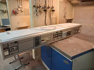 Elektroniikkapöydän yläosa 1