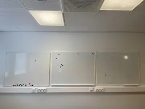 Valkotaulut 4 kpl (nro 44) tila F2 Yhtymähallinto 009