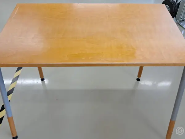 Pöytä (nro 1031)
