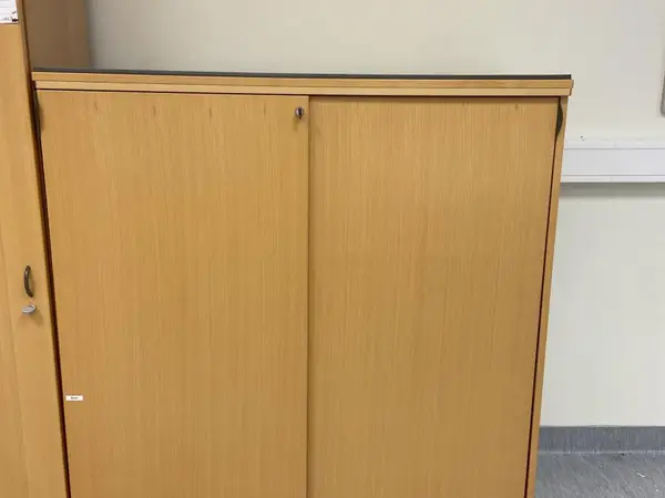 ISKU Liukuovikaappi (nro 124) tila E2 Kipupoliklinikka 147