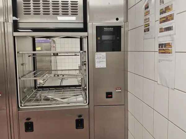 Miele pesu- ja desinfektiokone + linjasto (nro 71) tila DP 001