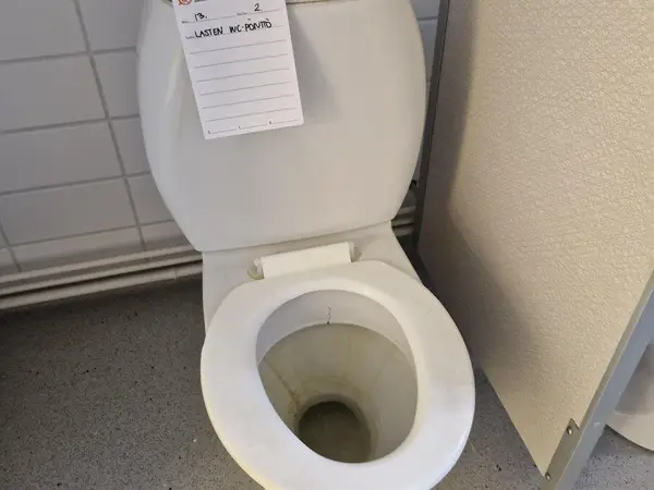 Lasten WC-pönttö (nro 13) tila 1. Huone 2