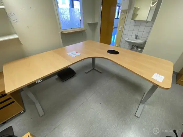 ISKU SÄHKÖPÖYTÄ (nro 350) tila E2 Kipupoliklinikka 104