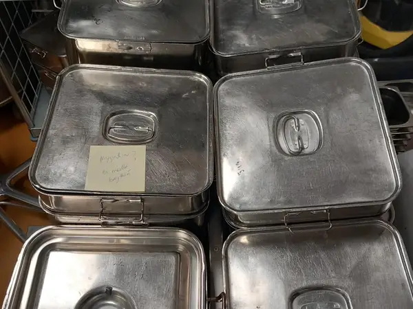 Ruoankuljetusastioita, eri kokoisia