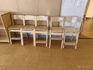 Lasten tuolit 5 kpl (nro 109) tila 1. Huone 13