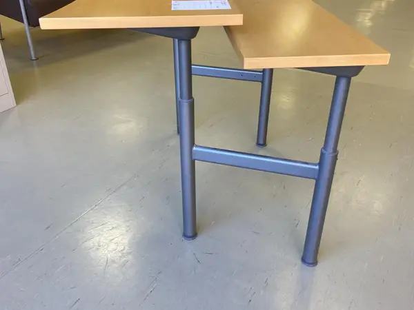 TYÖPÖYTÄ (nro 8) tila E2 Aula Olka