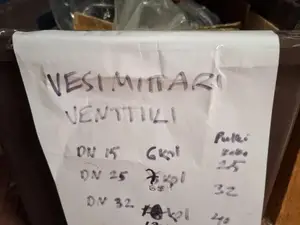 Hausjärven vesihuoltolaitokselta yli jääneitä tarvikkeita, Laatikko 35
