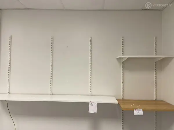 Hyllyt kiskoilla 2 kpl (nro 78) tila F2 Yhtymähallinto 013B
