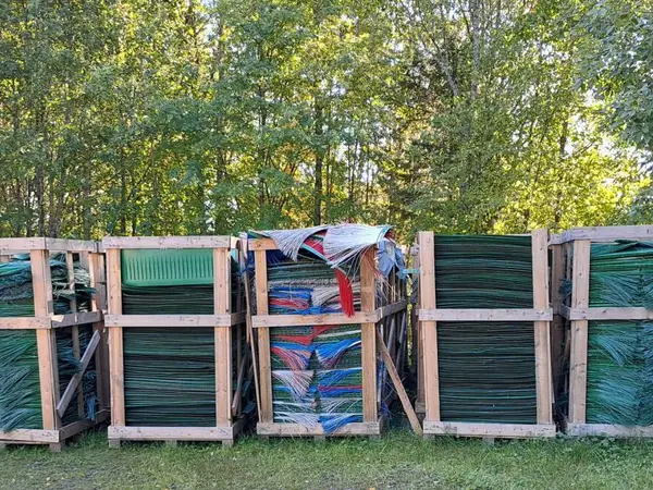 Hyppyrimäen alastulon muovit 800m²