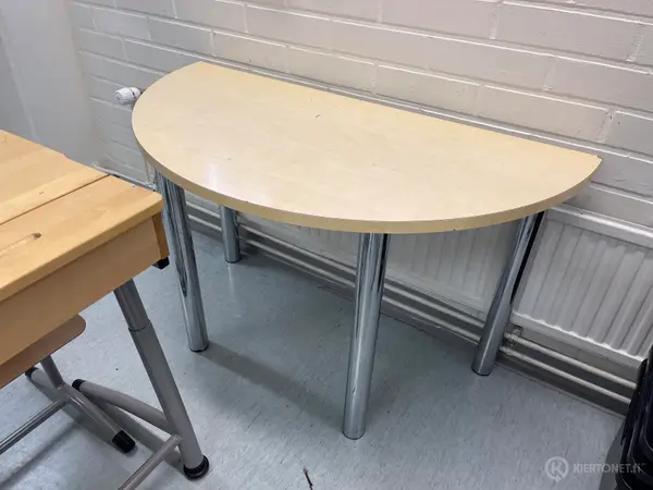 Pöytä (nro 192) tila K1 6