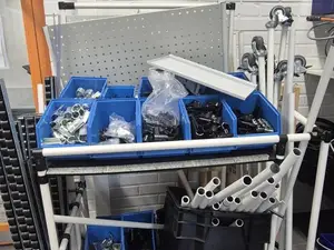 Tuotannonsuunnittelijan ja rakentelijan aloituspakkaus – putkia, profiileja ja liitososia