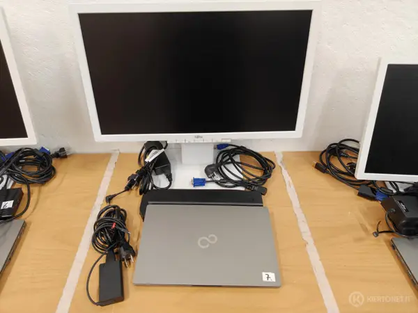 Fujitsu Lifebook U7411 kannettava tietokone + näyttö (nro 7.)