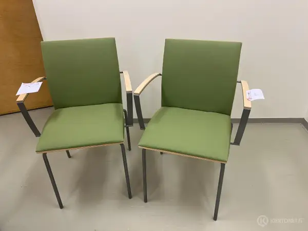 Tuolit 2kpl (nro 189) tila E2 Kipupoliklinikka 099