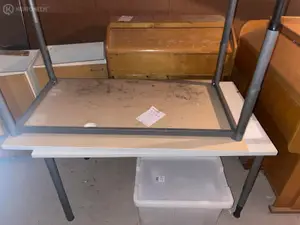 Pöydät 3 kpl (nro 32) tila Vintti 1