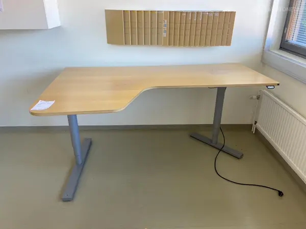 MARTELA SÄHKÖPÖYTÄ (nro 132) tila E2 Kuulokeskus 131