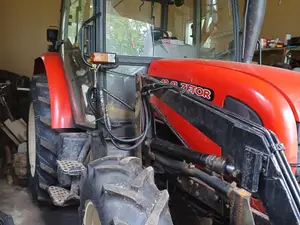 Zetor 4341 etukuormaajalla (Taivalkoski)