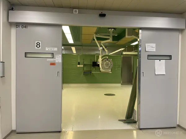 Sähköinen liukuovi (nro 162) tila D1 Leikkaussalit 041