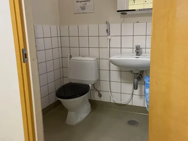 WC-KALUSTEET (nro 36) tila F2 Yhtymähallinto 005