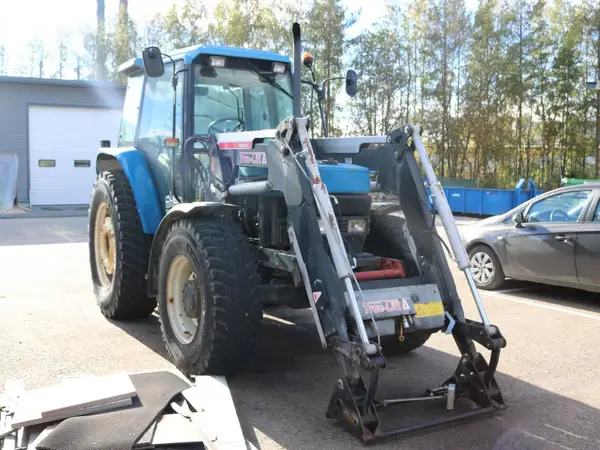 New Holland 6640 traktori etukuormaajalla