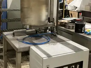 Pystykarkaisu-uuni (Drop-bottom furnace)