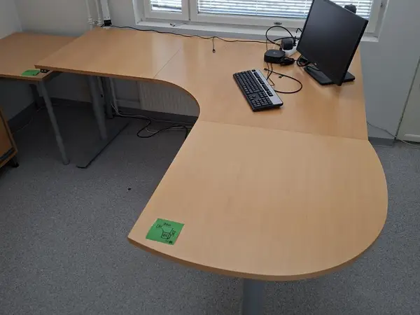 Kulmasähköpöytä Isku, valaisimella