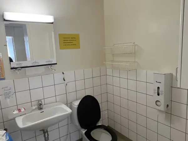 WC-kalusteet (nro 12) tila F1 Fysiologia 009