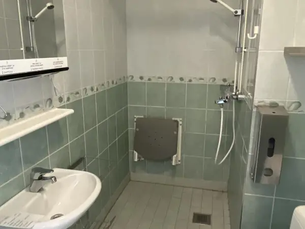WC-kalusteet + suihku (nro 265) tila D1 vuodeosasto 157b