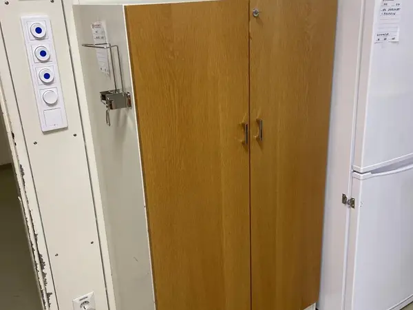Asko kaappi (nro 148) tila E2 Kipupoliklinikka 071