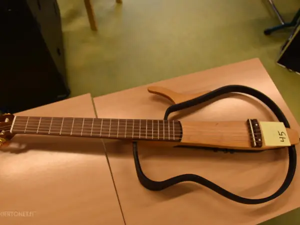 Elektroakustinen kitara, silent