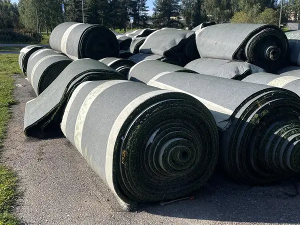 Myydään käytetty urheilukentän tekonurmi