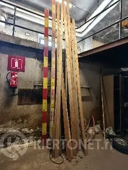 Puutavaraa ja pystypuomi