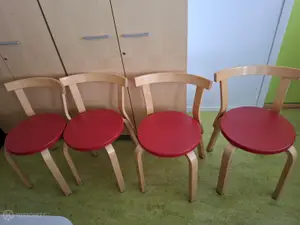Neljä Artek 68 tuolia 4 kpl
