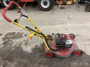 Klippo ruohonleikkuri kunnostettavaksi (nro 19) tila V Halli