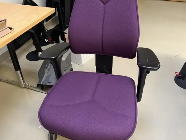 Kinnarps työtuoli (nro 61) tila F2 Yhtymähallinto 006